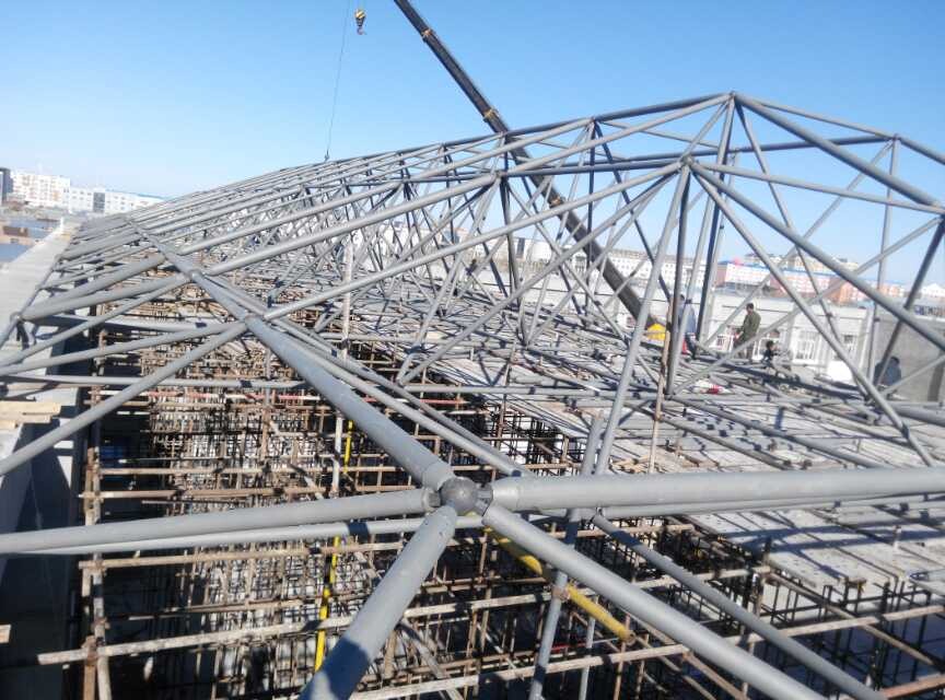 公主岭商贸城屋顶网架工程